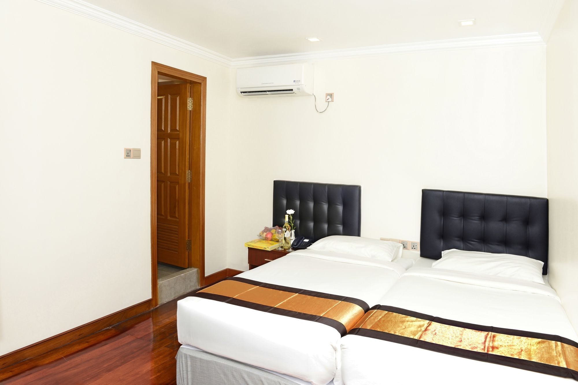 Hotel Bond Rangun Kültér fotó